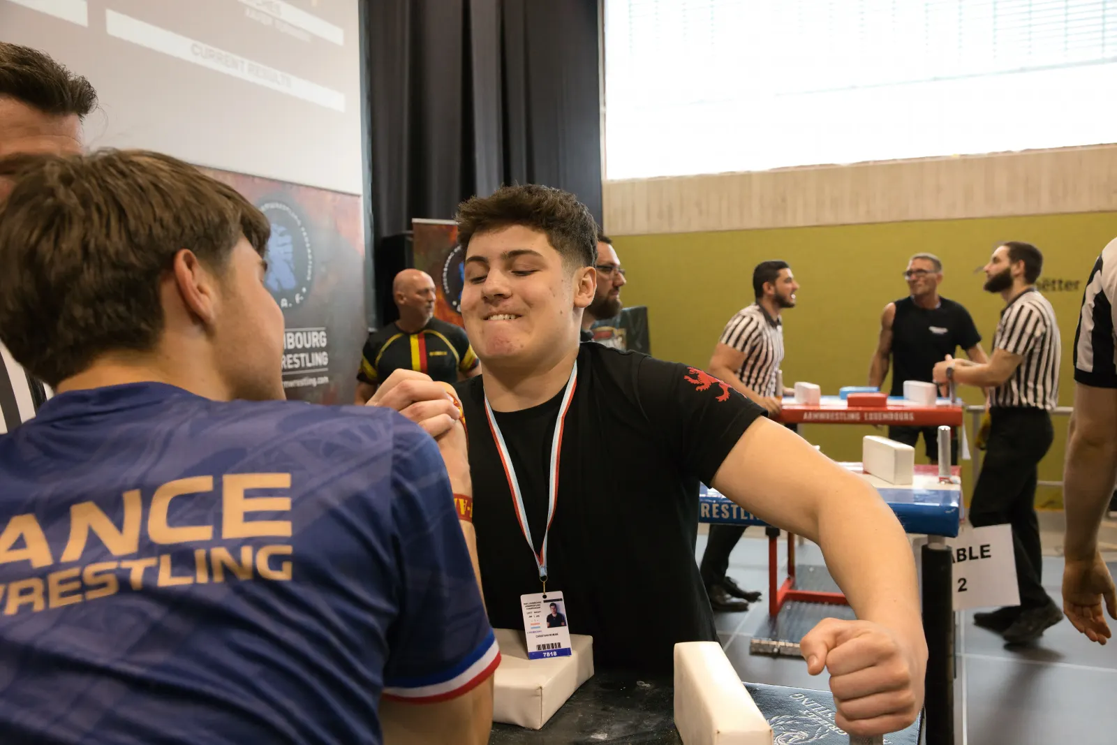 Entraînement bras de fer à Strassen — séance sur table officielle avec pratiquants