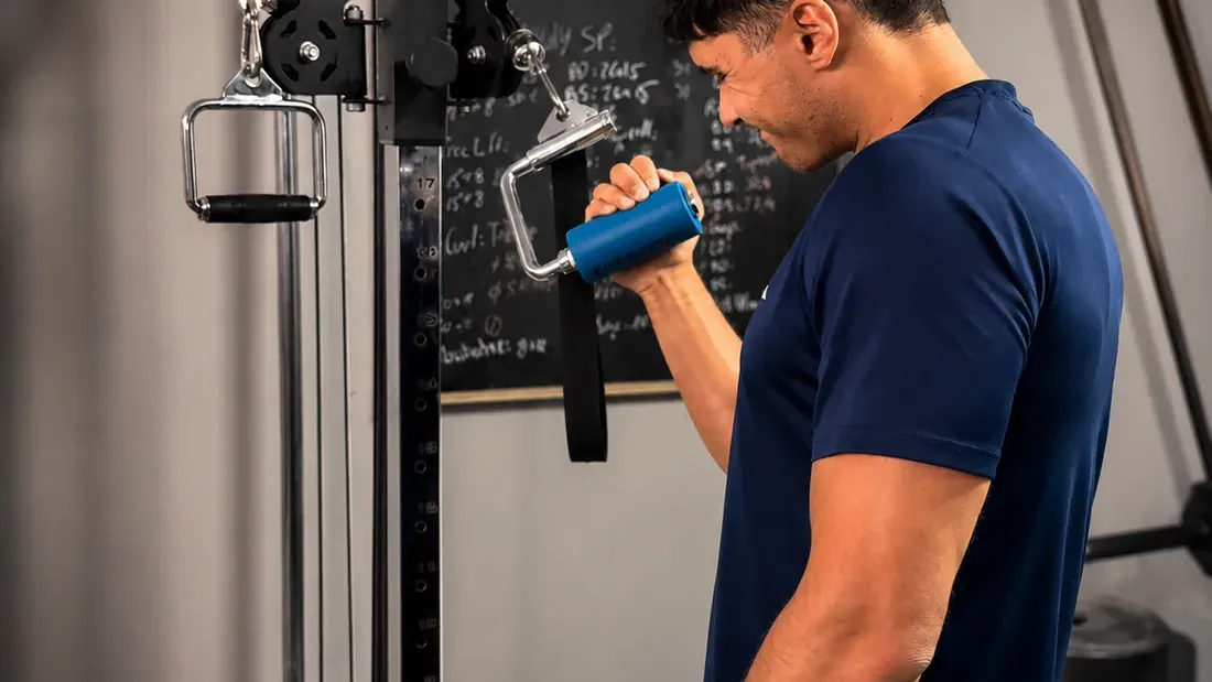 Entraînement sur système à poulies pour le bras de fer